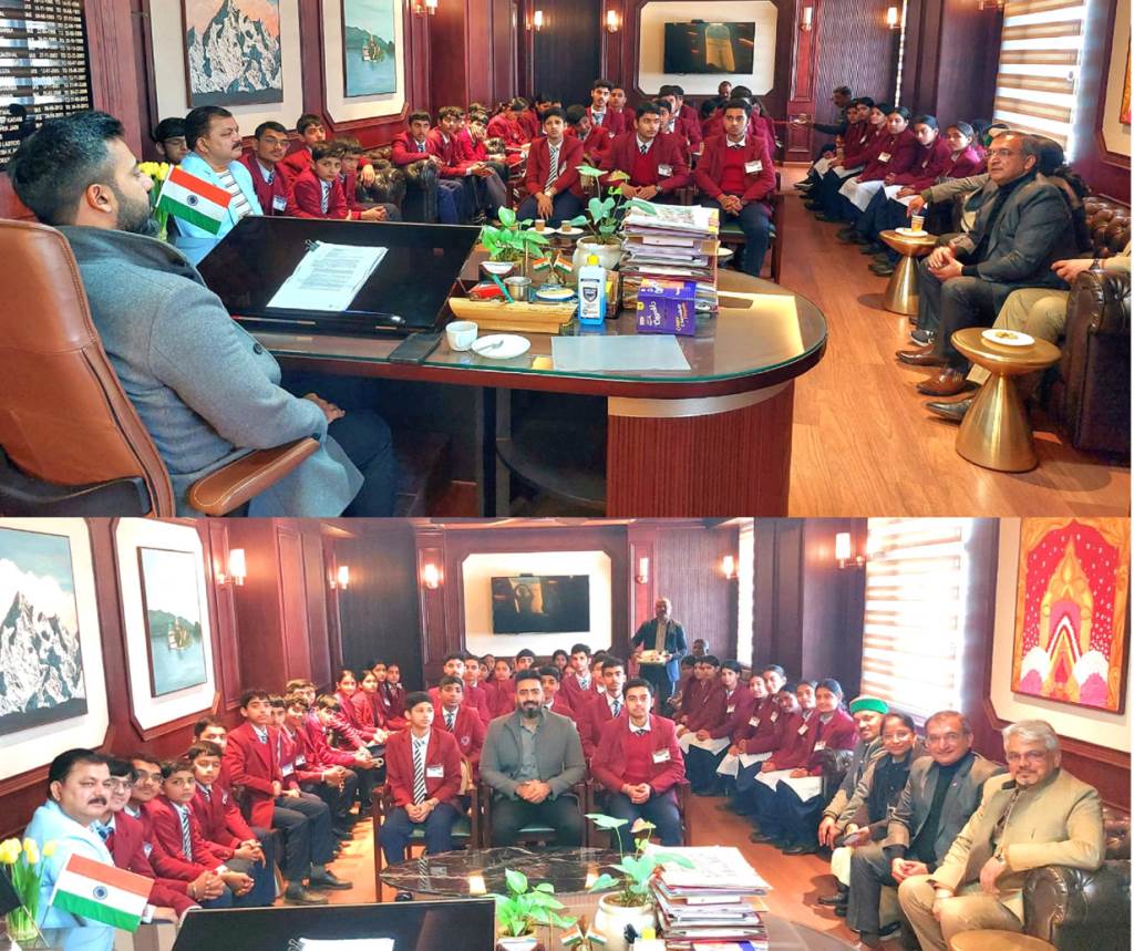 पीएमश्री जवाहर नवोदय विद्यालय पेखूबेला के विद्यार्थियों ने उपायुक्त से की भेंट